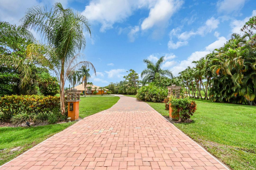 合同活跃: $650,000 (3 贝兹, 2 浴室, 2347 平方英尺)