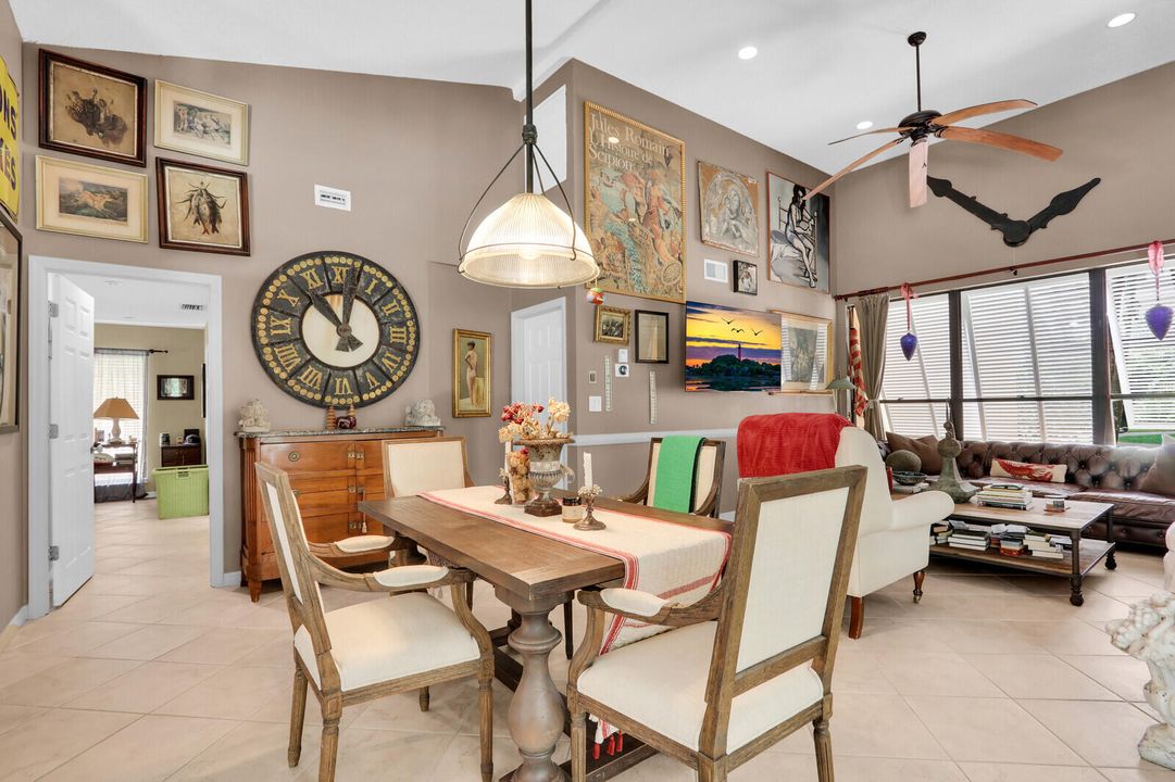 合同活跃: $650,000 (3 贝兹, 2 浴室, 2347 平方英尺)