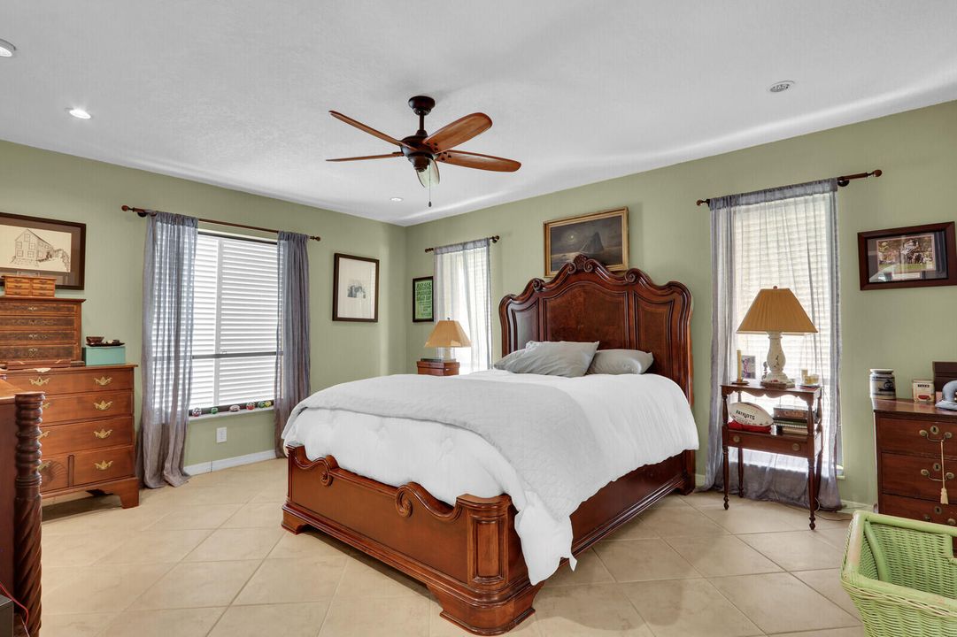 合同活跃: $650,000 (3 贝兹, 2 浴室, 2347 平方英尺)