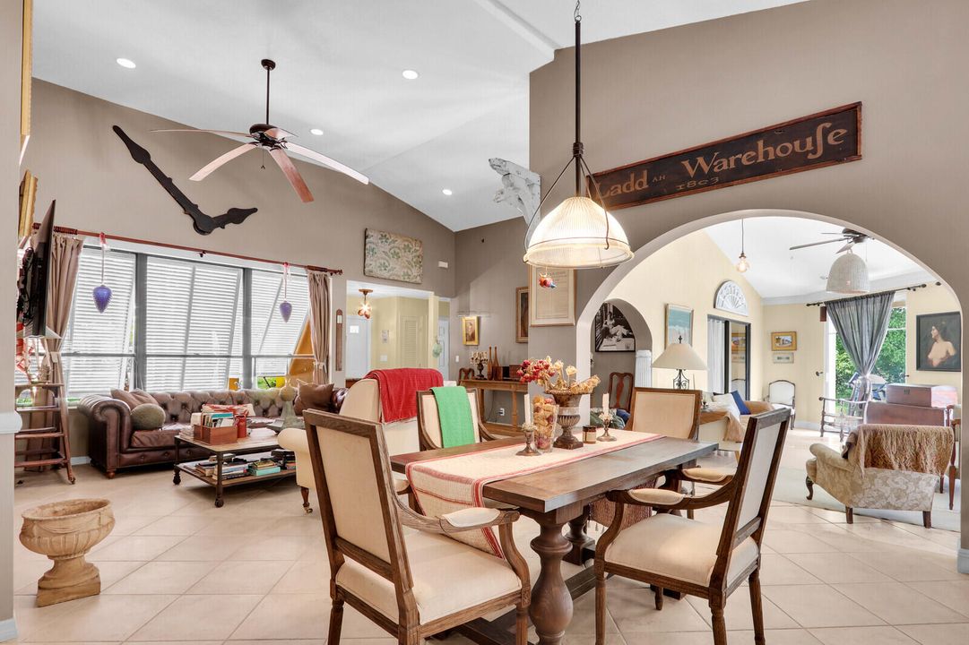 合同活跃: $650,000 (3 贝兹, 2 浴室, 2347 平方英尺)