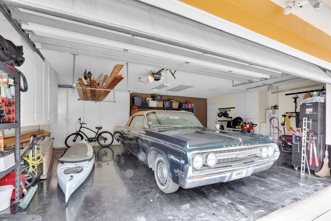 合同活跃: $650,000 (3 贝兹, 2 浴室, 2347 平方英尺)