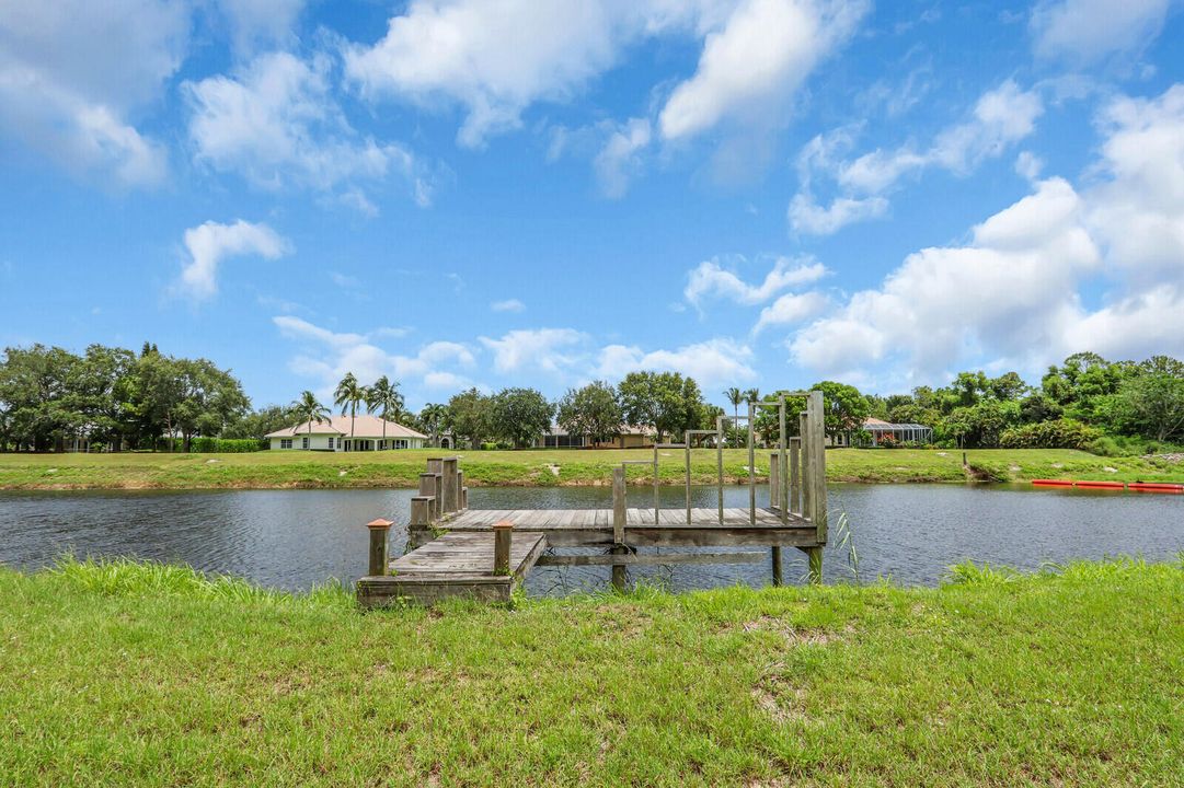 合同活跃: $650,000 (3 贝兹, 2 浴室, 2347 平方英尺)