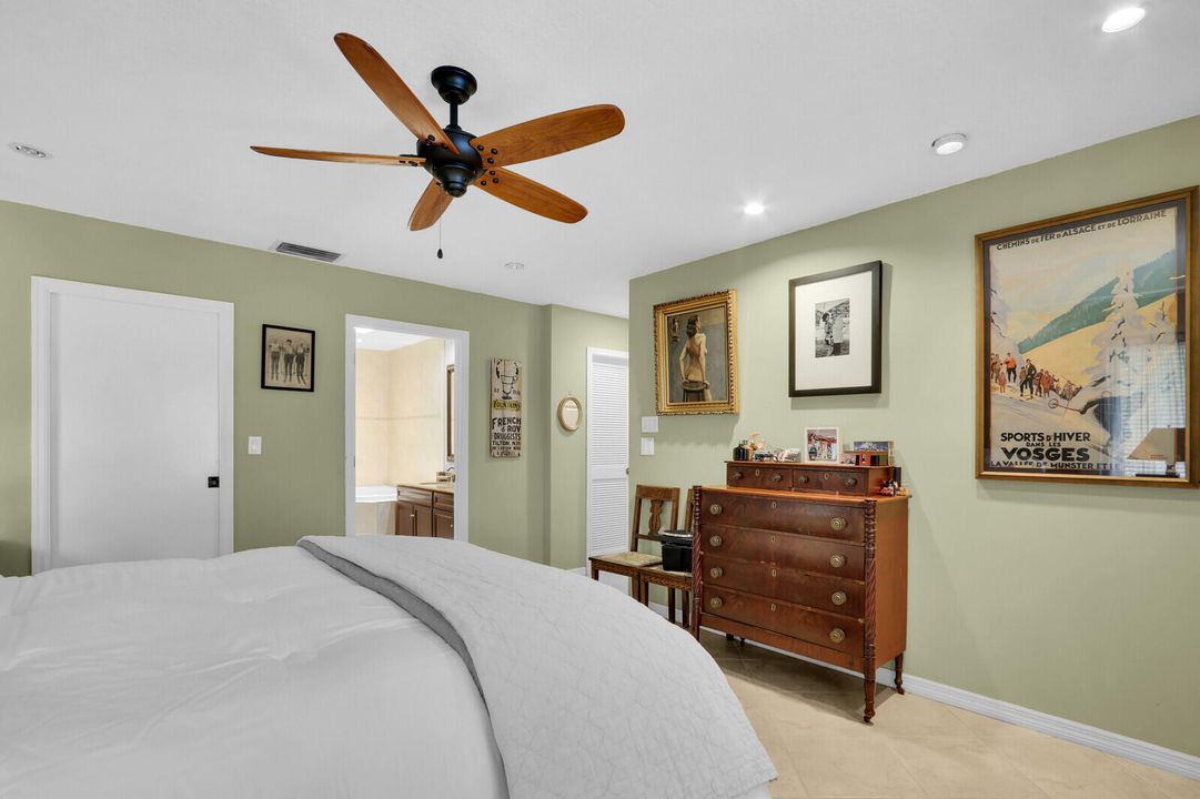 合同活跃: $650,000 (3 贝兹, 2 浴室, 2347 平方英尺)