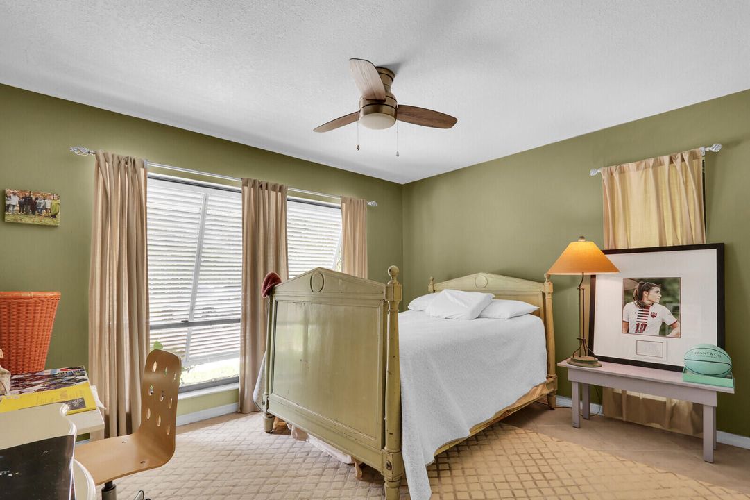 合同活跃: $650,000 (3 贝兹, 2 浴室, 2347 平方英尺)