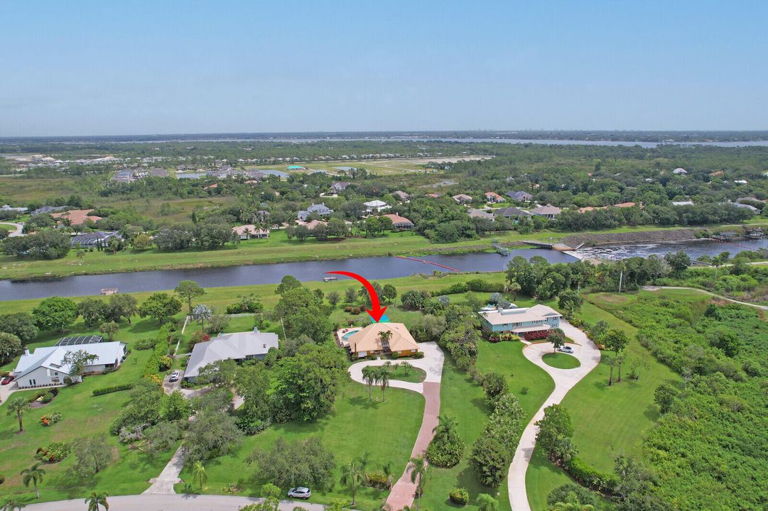 合同活跃: $650,000 (3 贝兹, 2 浴室, 2347 平方英尺)