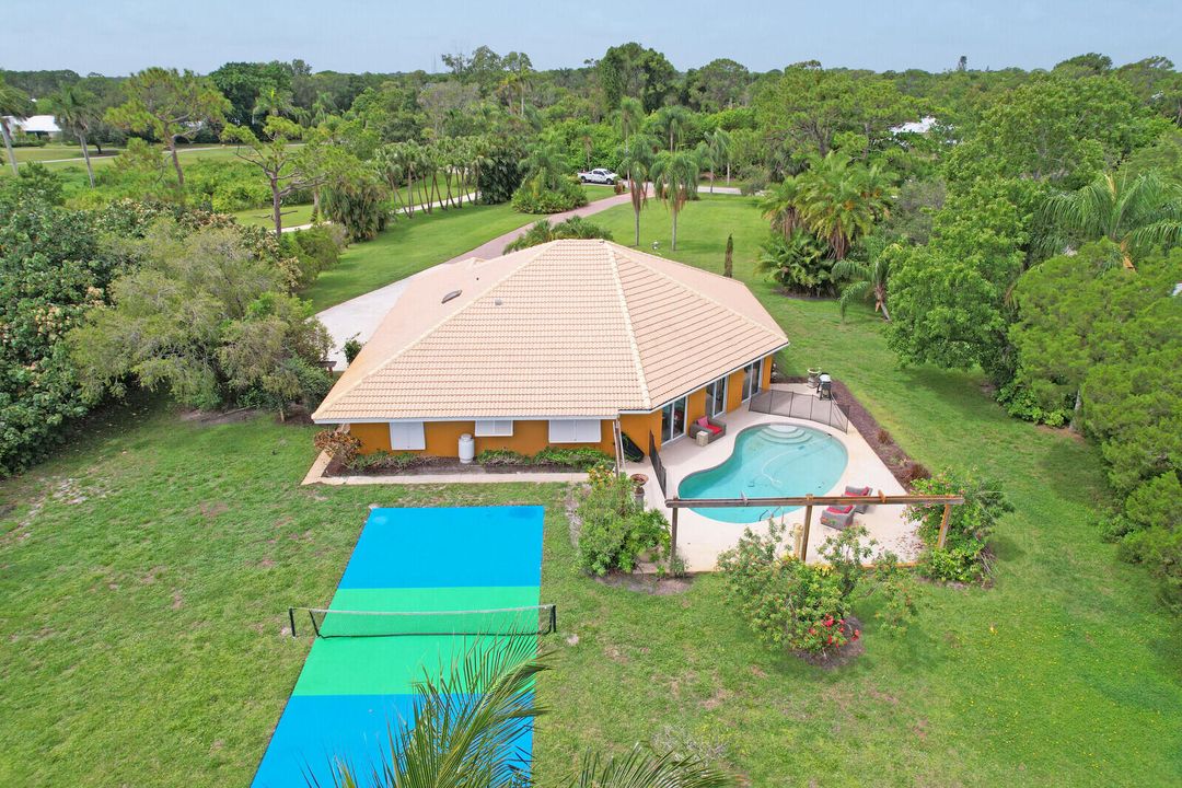 合同活跃: $650,000 (3 贝兹, 2 浴室, 2347 平方英尺)