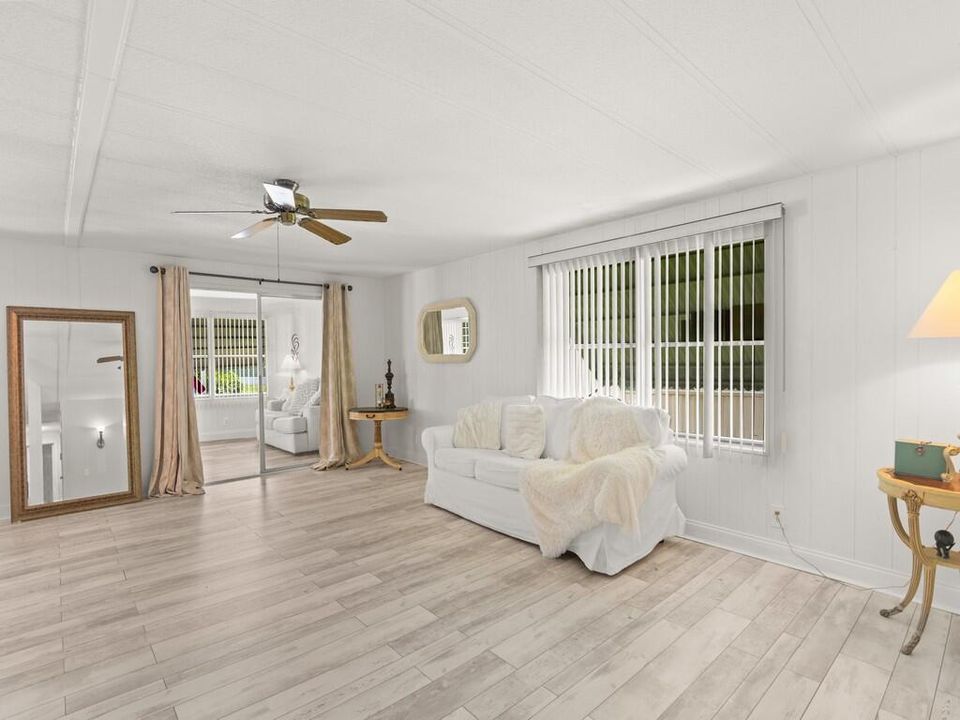 For Sale: $74,999 (2 beds, 2 baths, 1536 Square Feet)