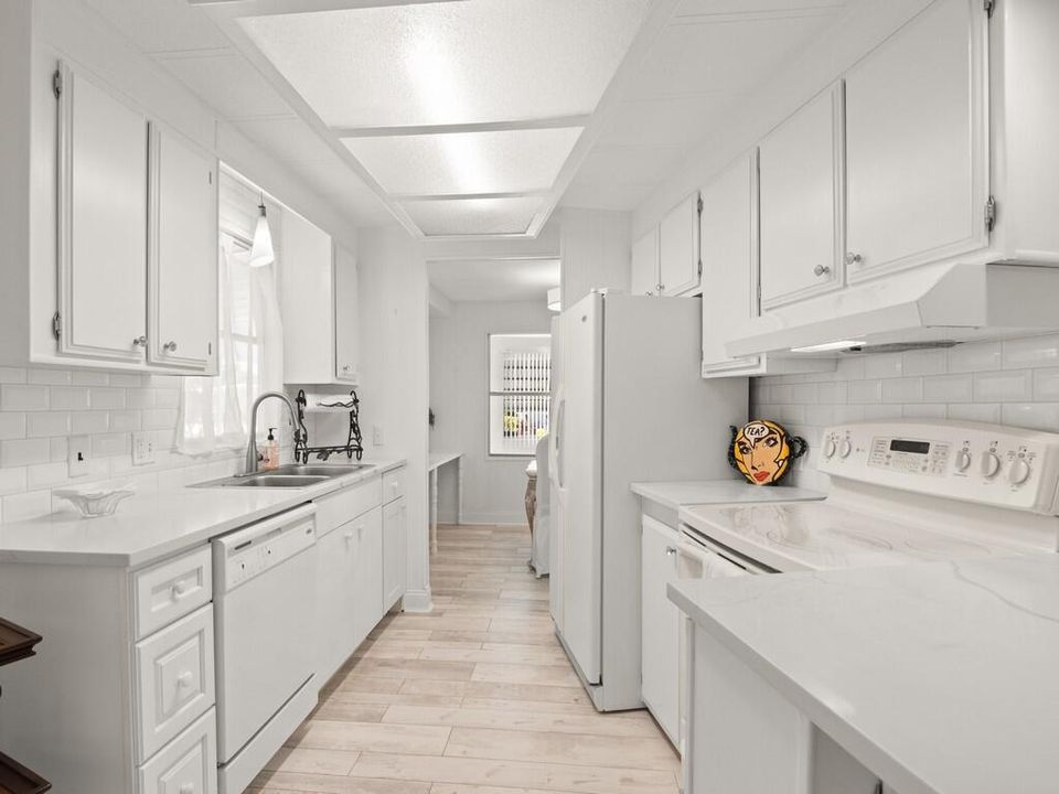 For Sale: $74,999 (2 beds, 2 baths, 1536 Square Feet)