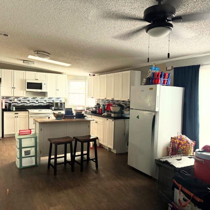 Active With Contract: $88,500 (3 beds, 2 baths, 1440 Square Feet)