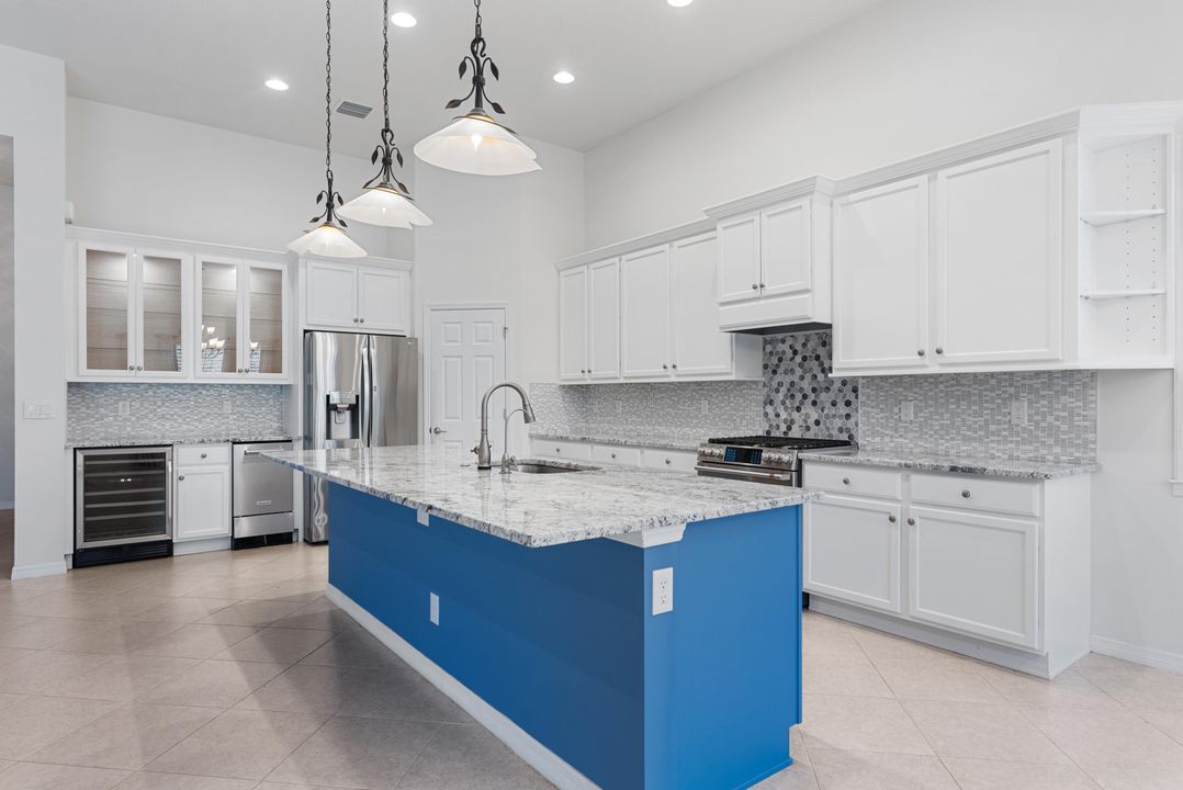 待售: $878,970 (3 贝兹, 3 浴室, 2561 平方英尺)