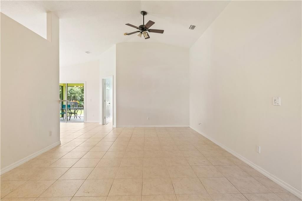 На продажу: $400,000 (3 спален, 2 ванн, 1563 Квадратных фут)