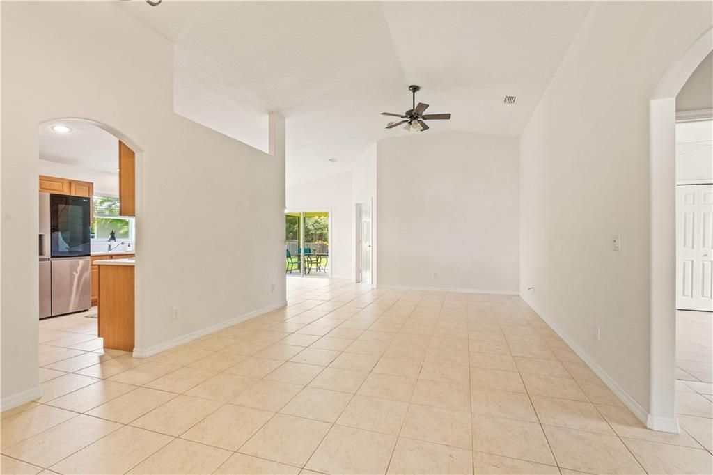 На продажу: $400,000 (3 спален, 2 ванн, 1563 Квадратных фут)