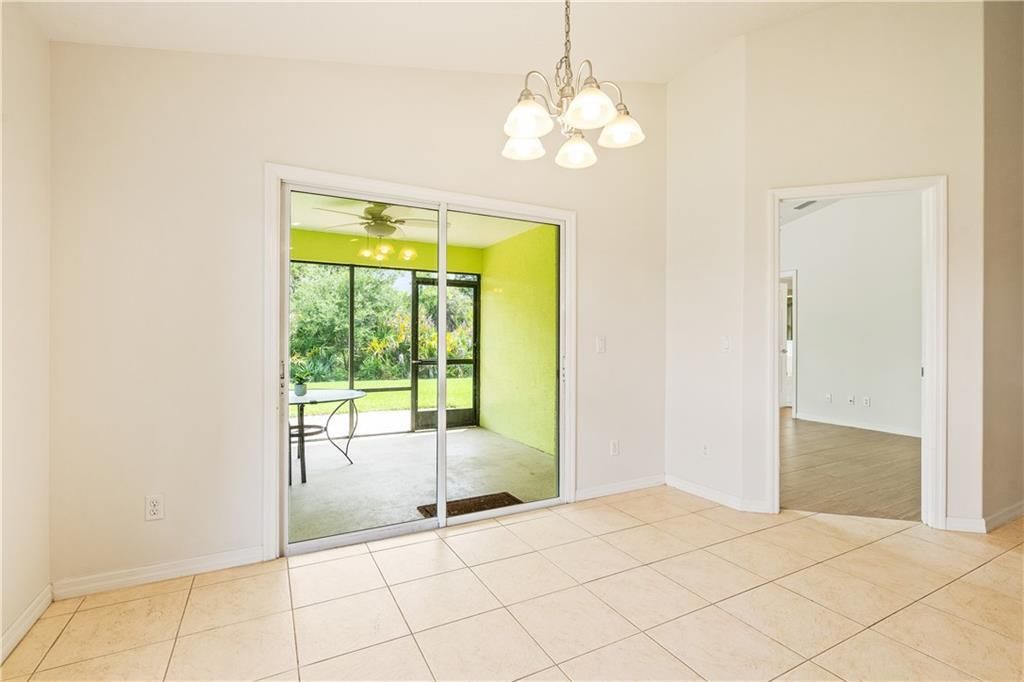 На продажу: $400,000 (3 спален, 2 ванн, 1563 Квадратных фут)