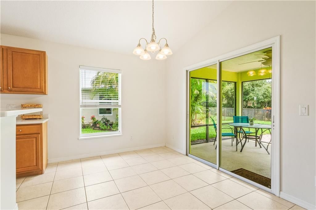 На продажу: $400,000 (3 спален, 2 ванн, 1563 Квадратных фут)