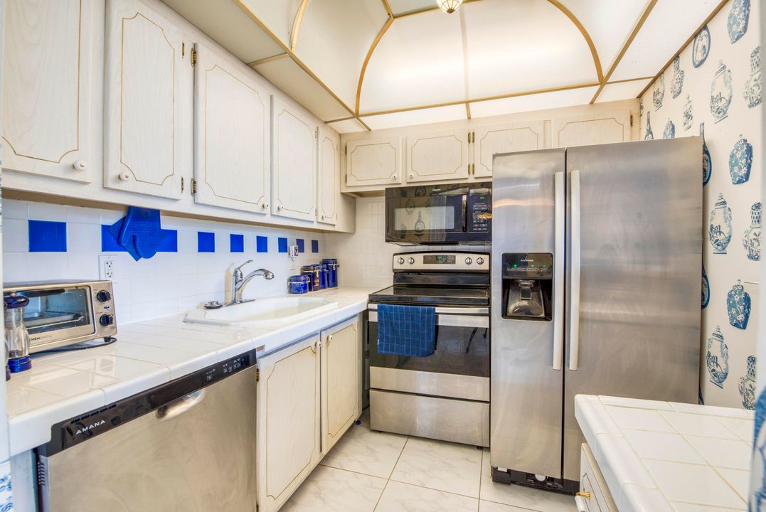 待售: $74,980 (1 贝兹, 1 浴室, 700 平方英尺)