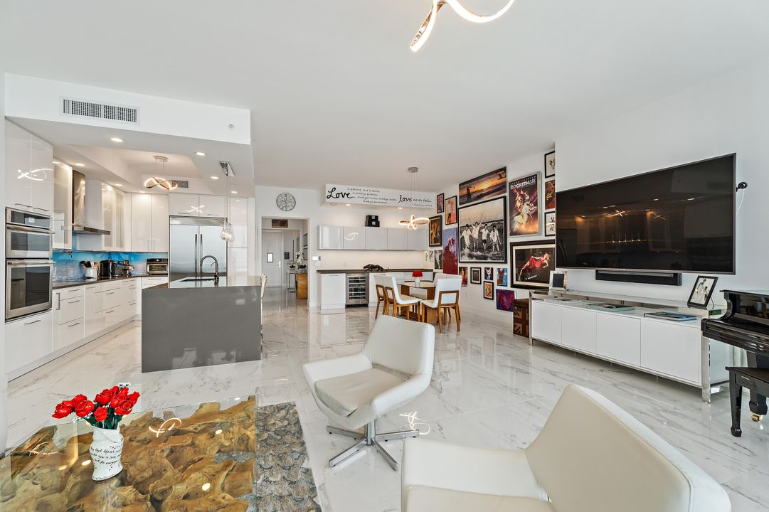 En Venta: $3,150,000 (4 camas, 4 baños, 3032 Pies cuadrados)