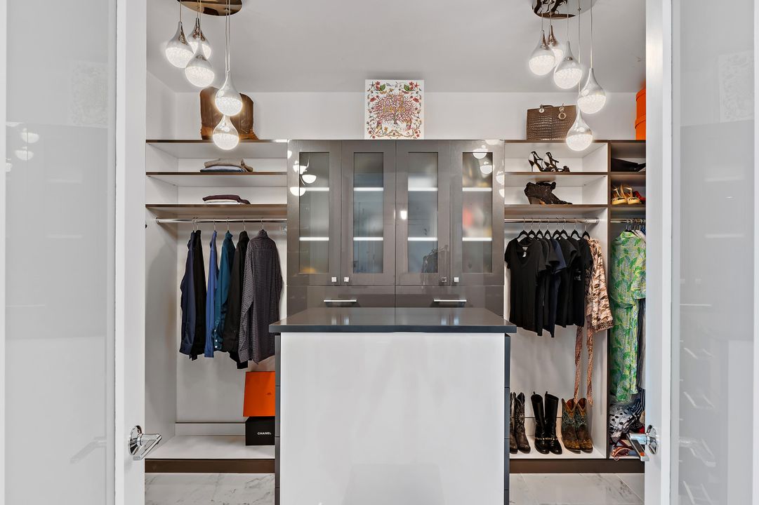 En Venta: $3,150,000 (4 camas, 4 baños, 3032 Pies cuadrados)