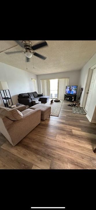 En Venta: $199,000 (2 camas, 2 baños, 1106 Pies cuadrados)