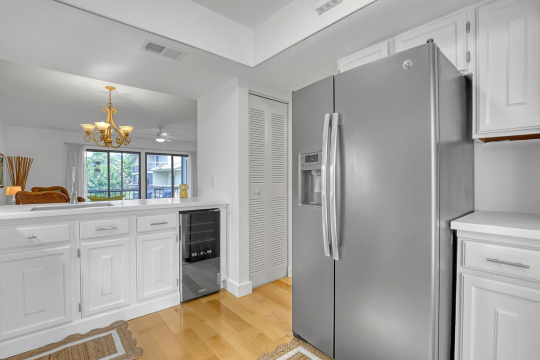 For Sale: $239,000 (2 beds, 2 baths, 1230 Square Feet)