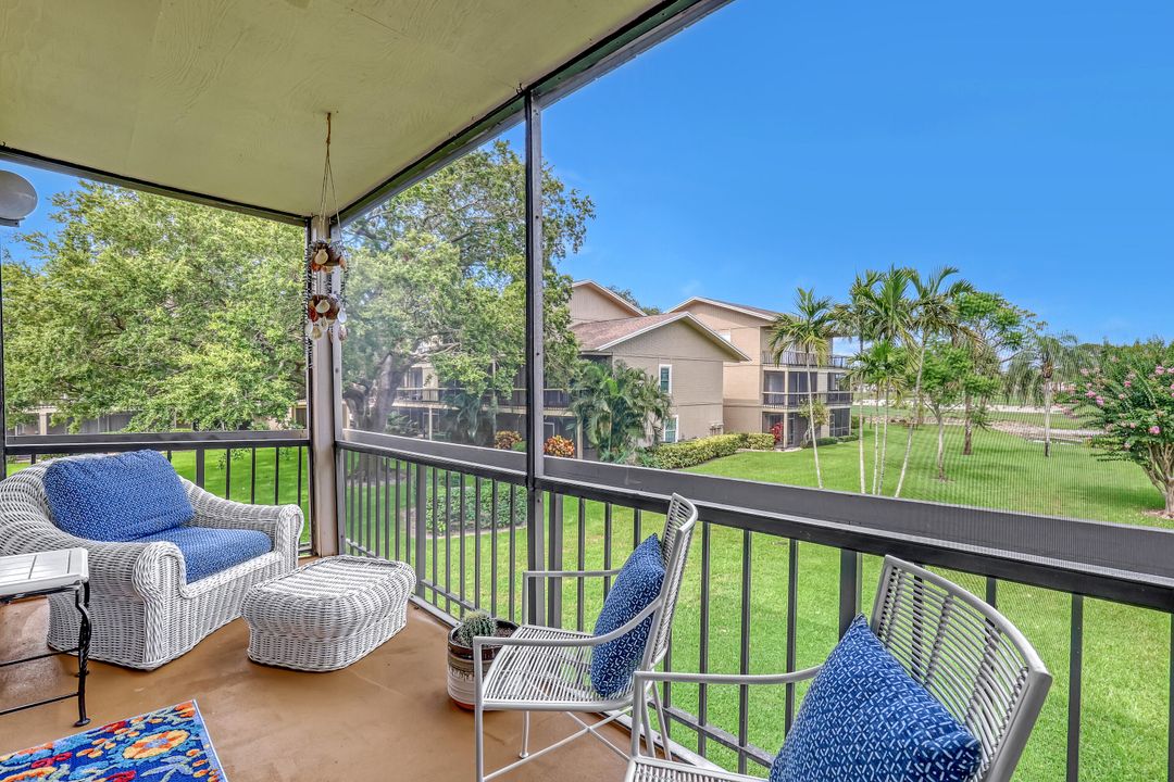 For Sale: $239,000 (2 beds, 2 baths, 1230 Square Feet)