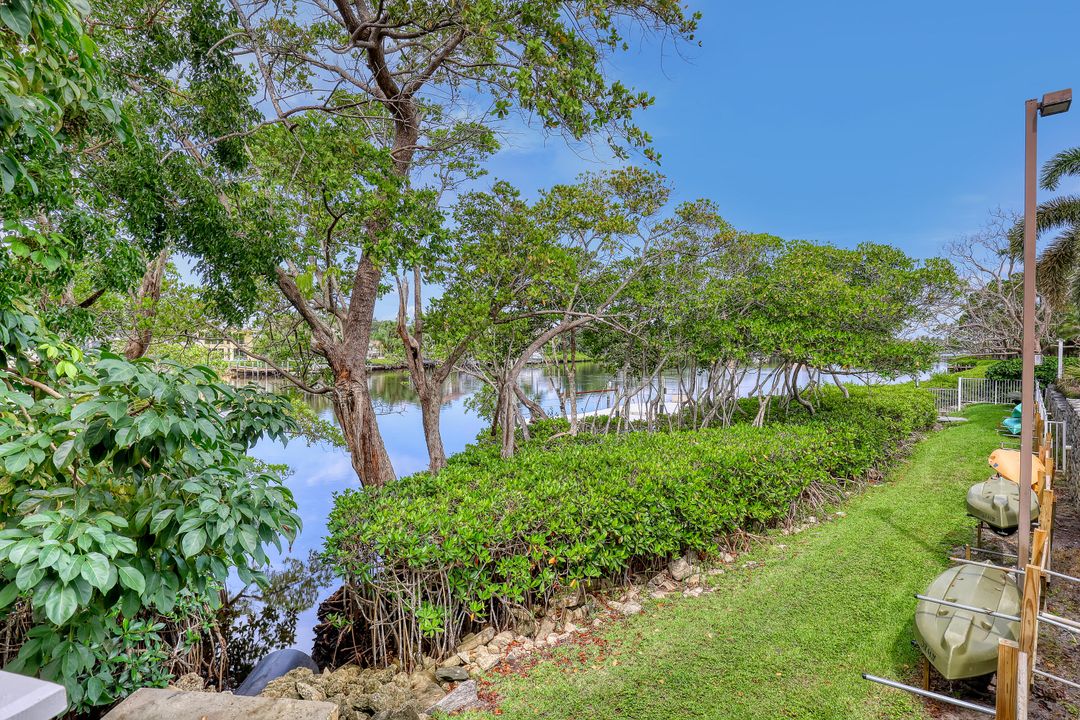 For Sale: $239,000 (2 beds, 2 baths, 1230 Square Feet)