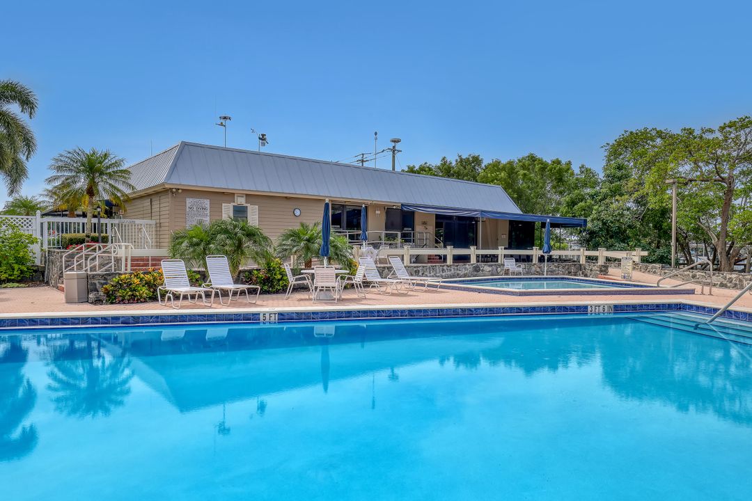 For Sale: $239,000 (2 beds, 2 baths, 1230 Square Feet)