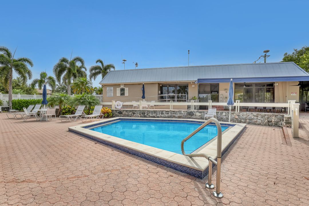 For Sale: $239,000 (2 beds, 2 baths, 1230 Square Feet)