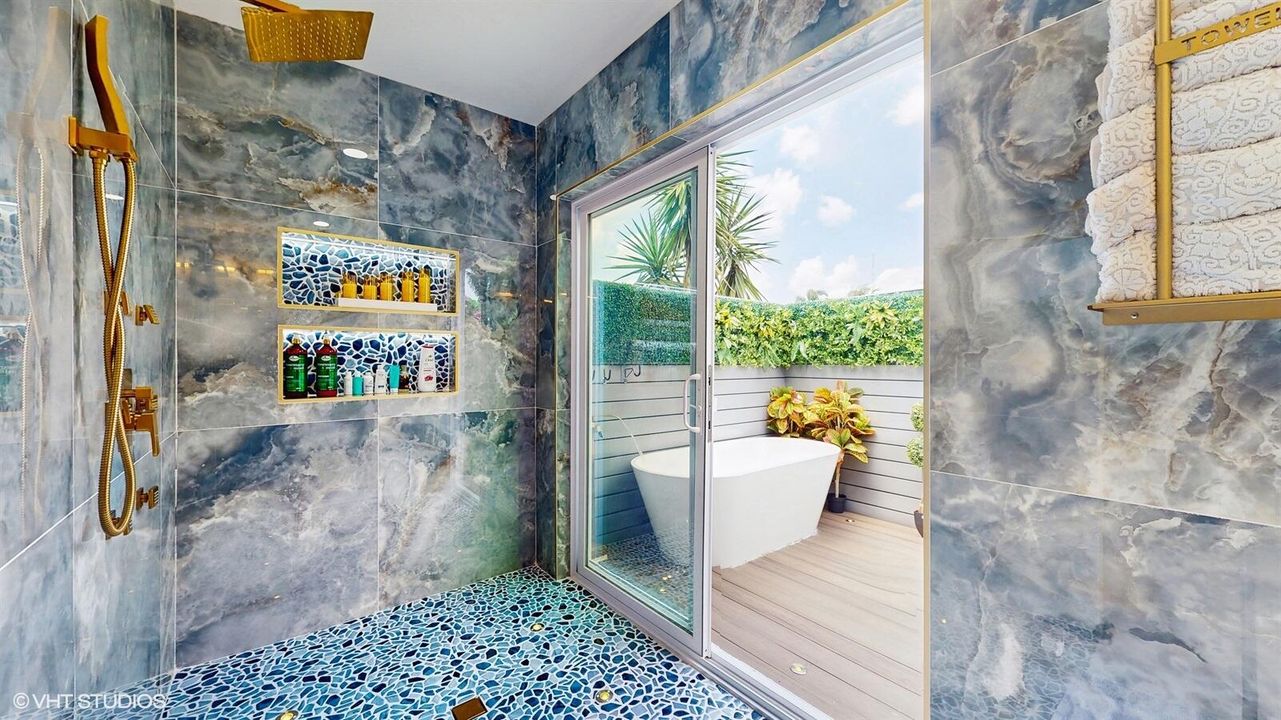 For Rent: $16,000 (5 beds, 3 baths, 2279 Square Feet)