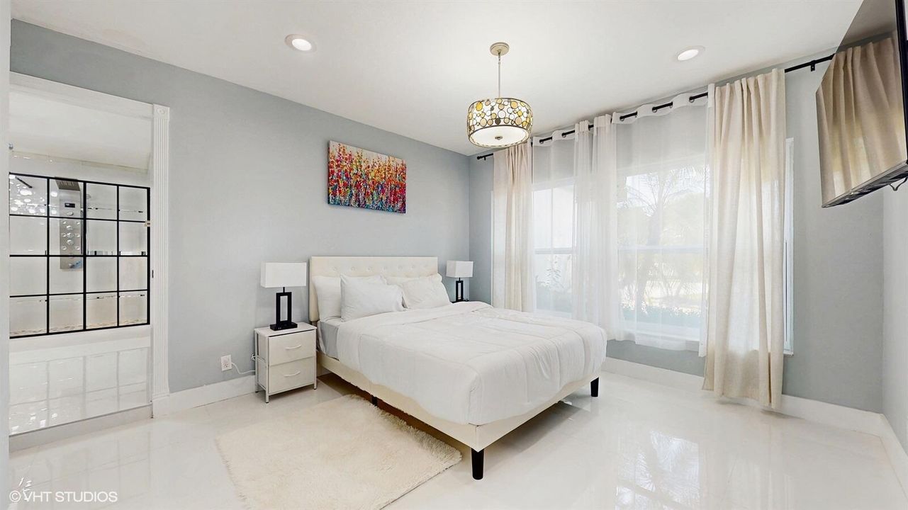 For Rent: $16,000 (5 beds, 3 baths, 2279 Square Feet)