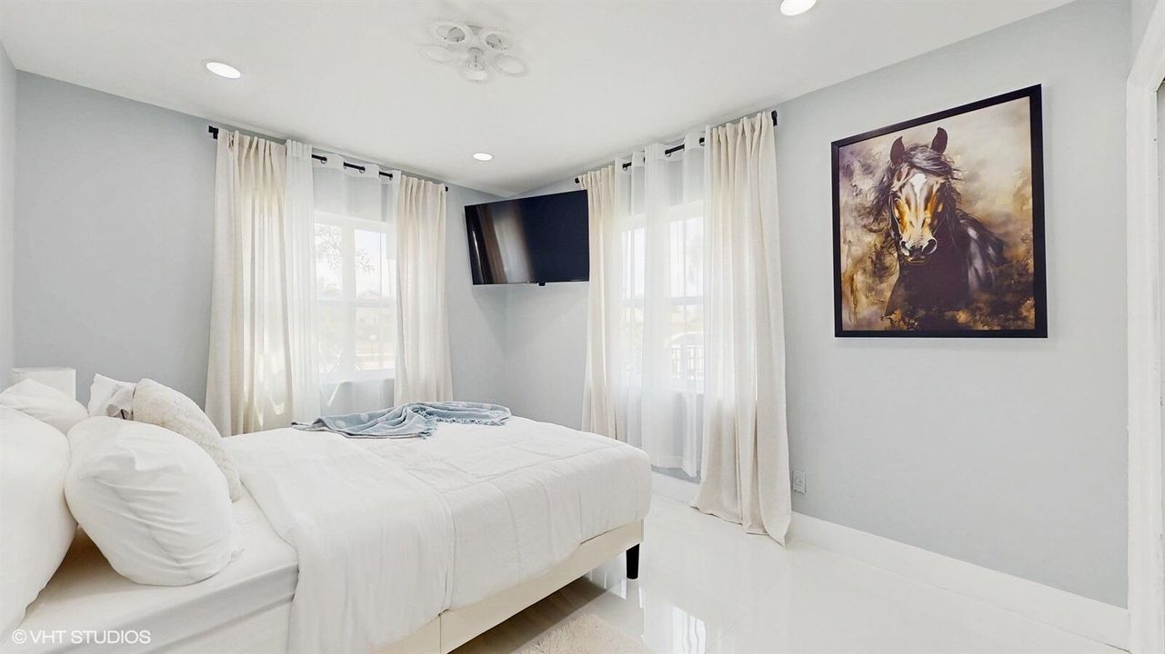 For Rent: $16,000 (5 beds, 3 baths, 2279 Square Feet)