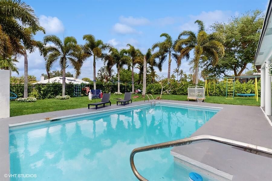 For Rent: $16,000 (5 beds, 3 baths, 2279 Square Feet)