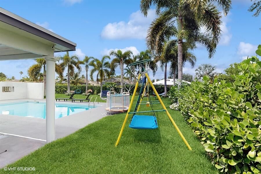 For Rent: $16,000 (5 beds, 3 baths, 2279 Square Feet)