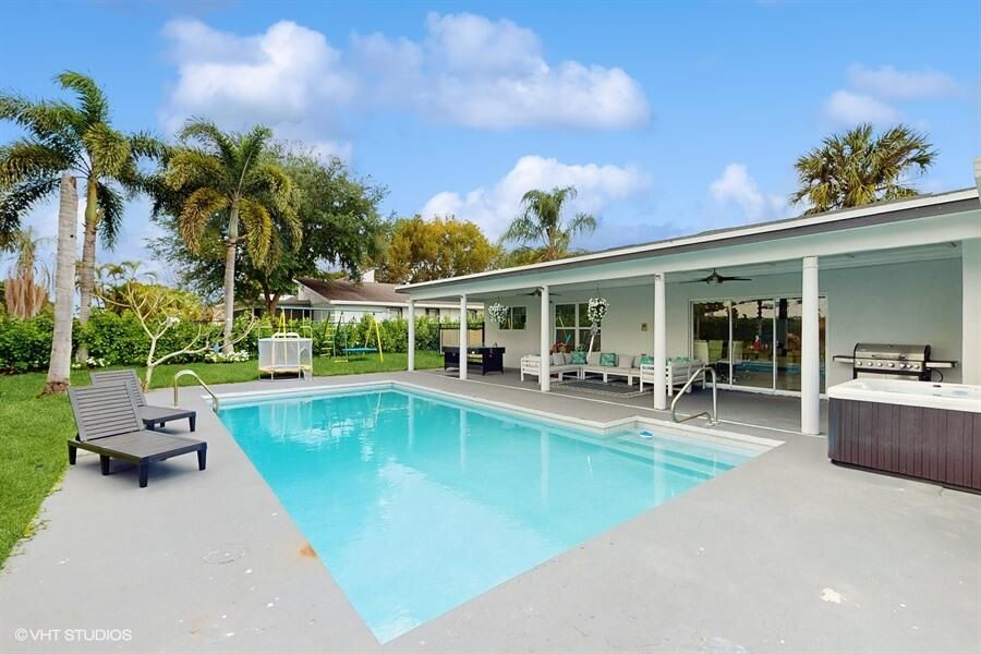 For Rent: $16,000 (5 beds, 3 baths, 2279 Square Feet)