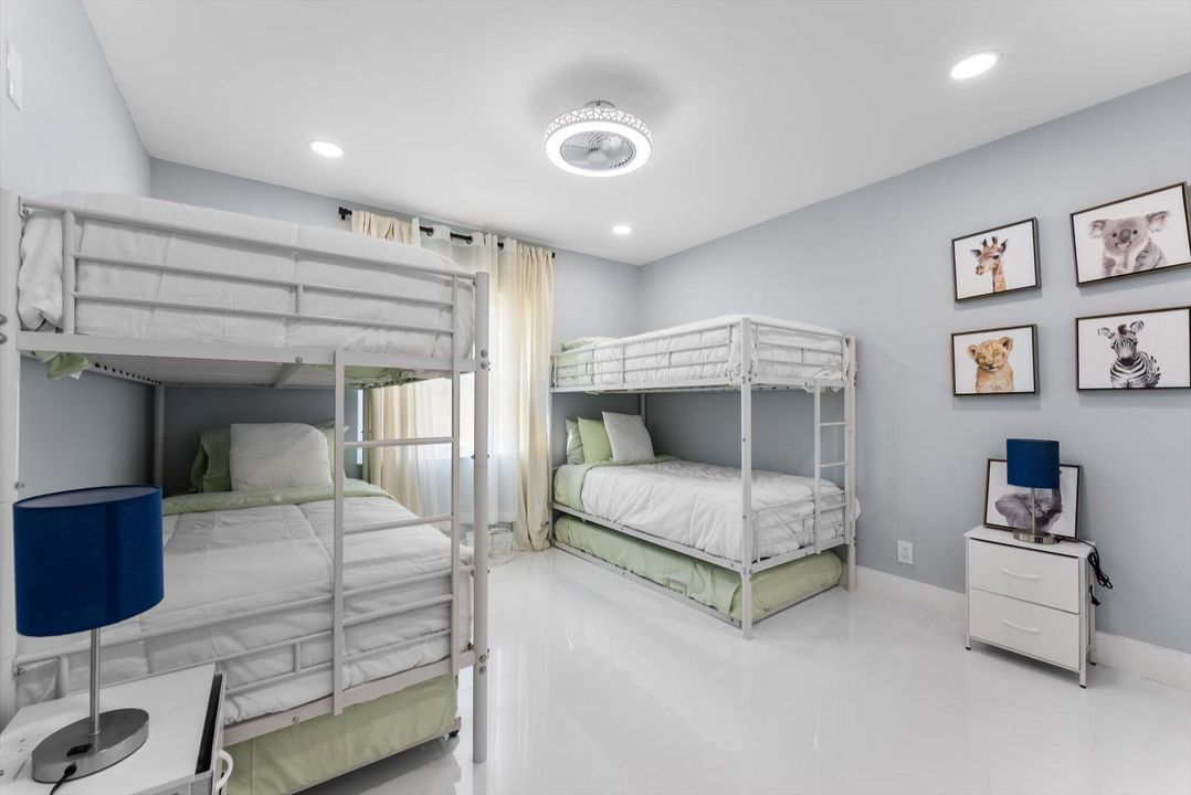 For Rent: $16,000 (5 beds, 3 baths, 2279 Square Feet)