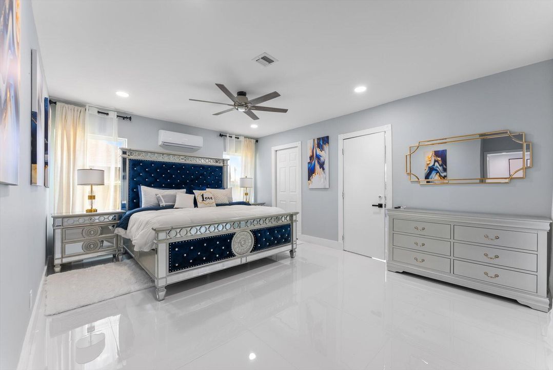 For Rent: $16,000 (5 beds, 3 baths, 2279 Square Feet)