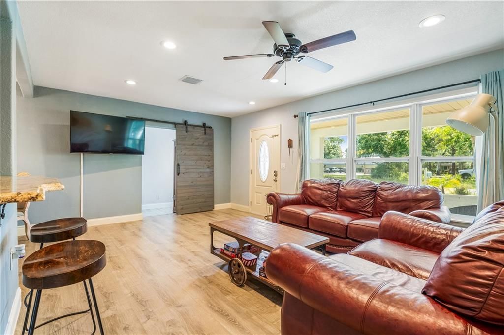 На продажу: $399,000 (3 спален, 2 ванн, 1300 Квадратных фут)