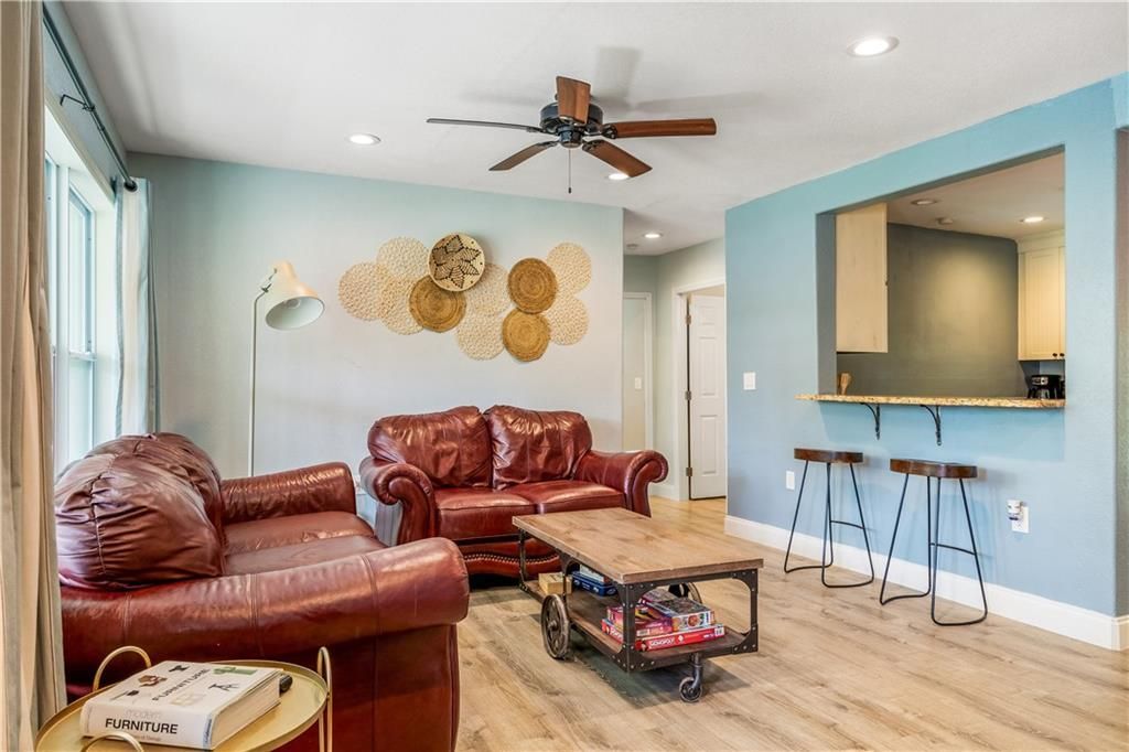 На продажу: $399,000 (3 спален, 2 ванн, 1300 Квадратных фут)