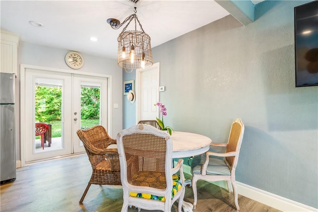 На продажу: $399,000 (3 спален, 2 ванн, 1300 Квадратных фут)