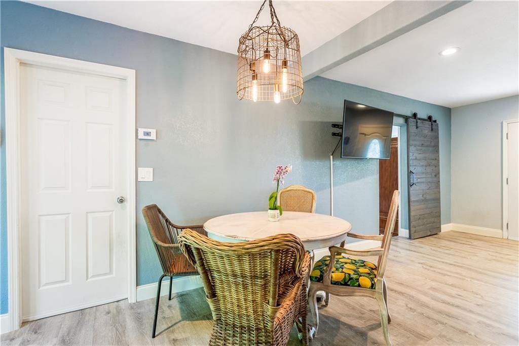 На продажу: $399,000 (3 спален, 2 ванн, 1300 Квадратных фут)