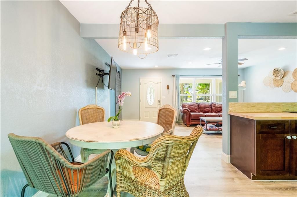 На продажу: $399,000 (3 спален, 2 ванн, 1300 Квадратных фут)