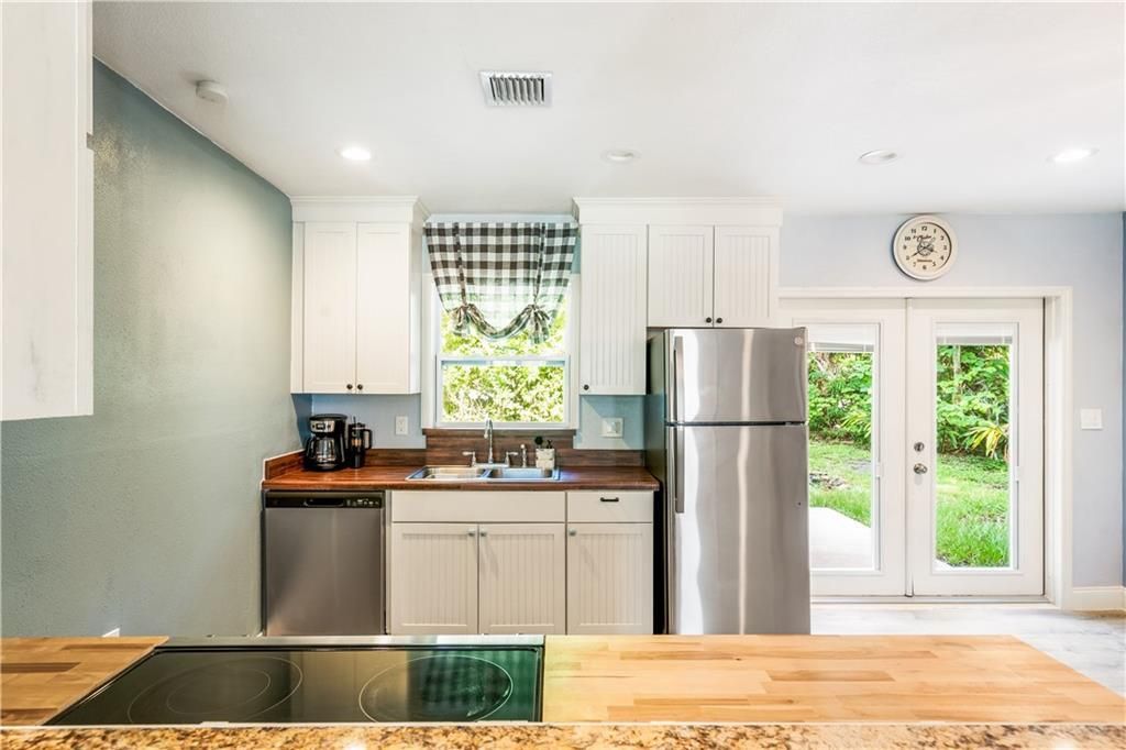 На продажу: $399,000 (3 спален, 2 ванн, 1300 Квадратных фут)