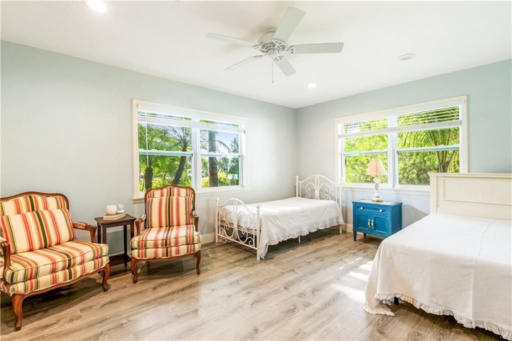 На продажу: $399,000 (3 спален, 2 ванн, 1300 Квадратных фут)