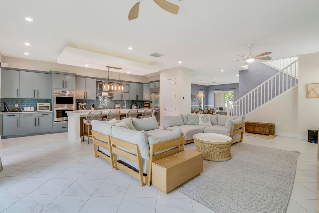 En Venta: $1,599,000 (5 camas, 3 baños, 3849 Pies cuadrados)