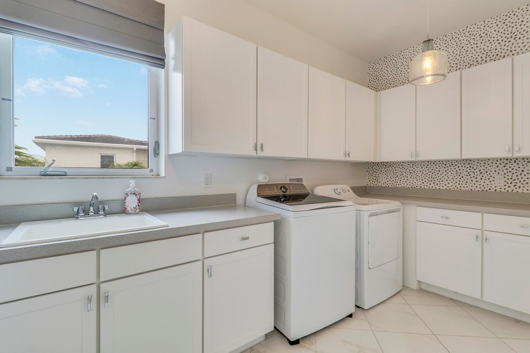 En Venta: $1,599,000 (5 camas, 3 baños, 3849 Pies cuadrados)