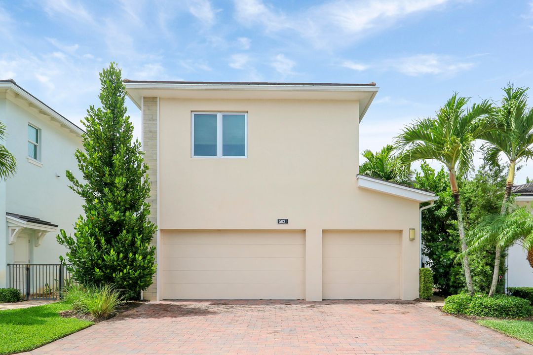 En Venta: $1,599,000 (5 camas, 3 baños, 3849 Pies cuadrados)