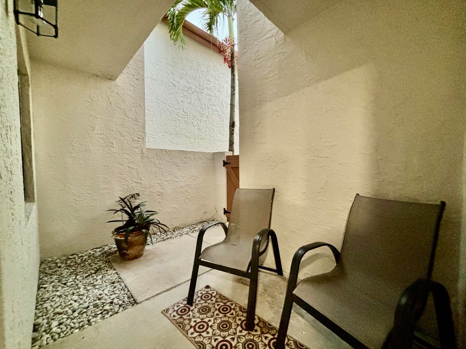 En Venta: $366,700 (2 camas, 2 baños, 1097 Pies cuadrados)