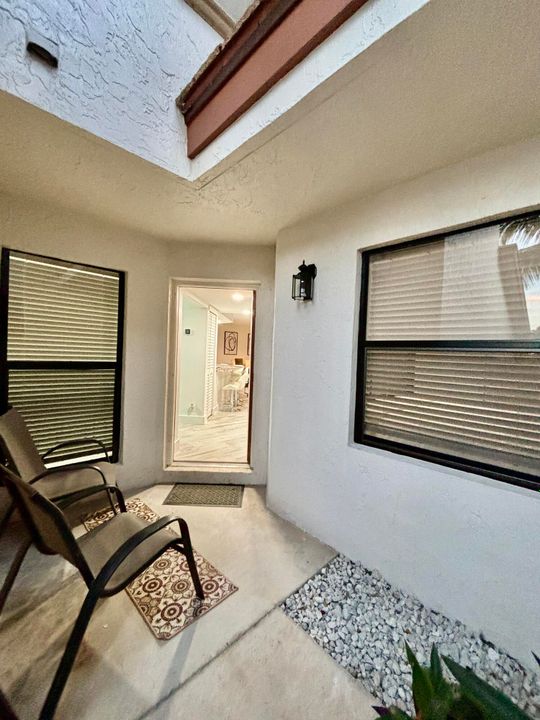 En Venta: $366,700 (2 camas, 2 baños, 1097 Pies cuadrados)
