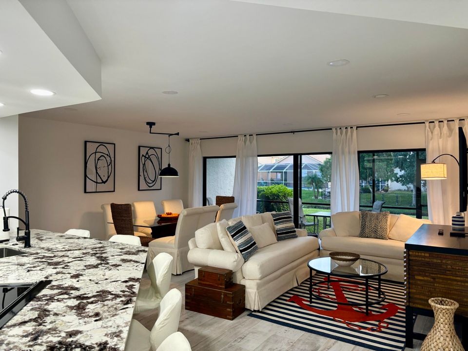 En Venta: $366,700 (2 camas, 2 baños, 1097 Pies cuadrados)