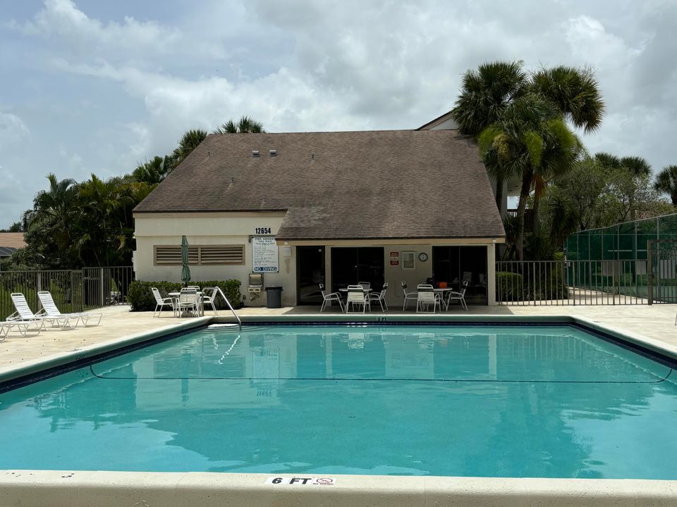 En Venta: $366,700 (2 camas, 2 baños, 1097 Pies cuadrados)