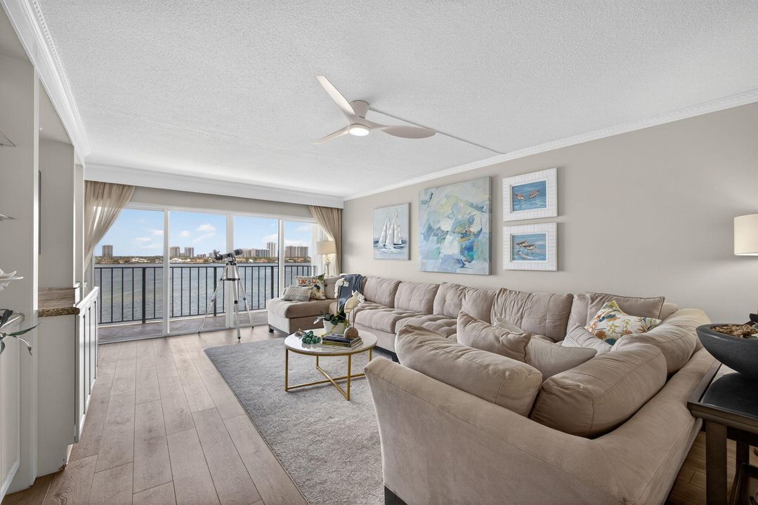 En Venta: $399,000 (2 camas, 2 baños, 1440 Pies cuadrados)